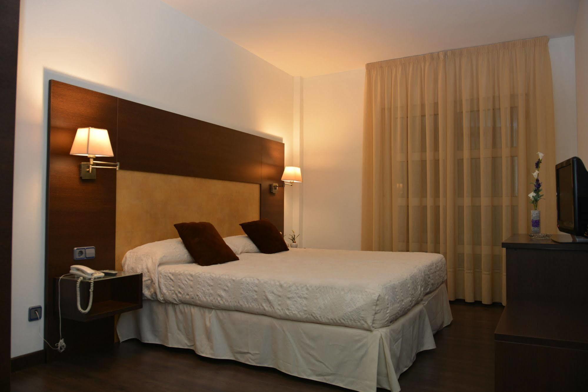 Hotel Madrid Torrejon Plaza Torrejon de Ardoz Ngoại thất bức ảnh